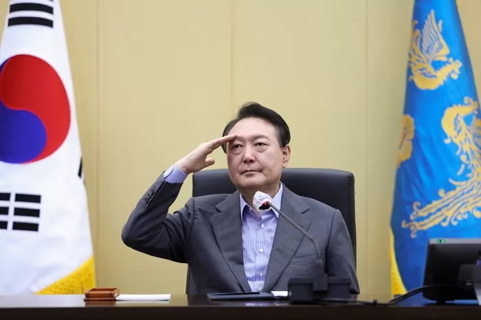 박찬욱 감독 "<b>윤 대통령 탄핵</b> 위해 국민의힘 의원들 <b>압박</b>해야"