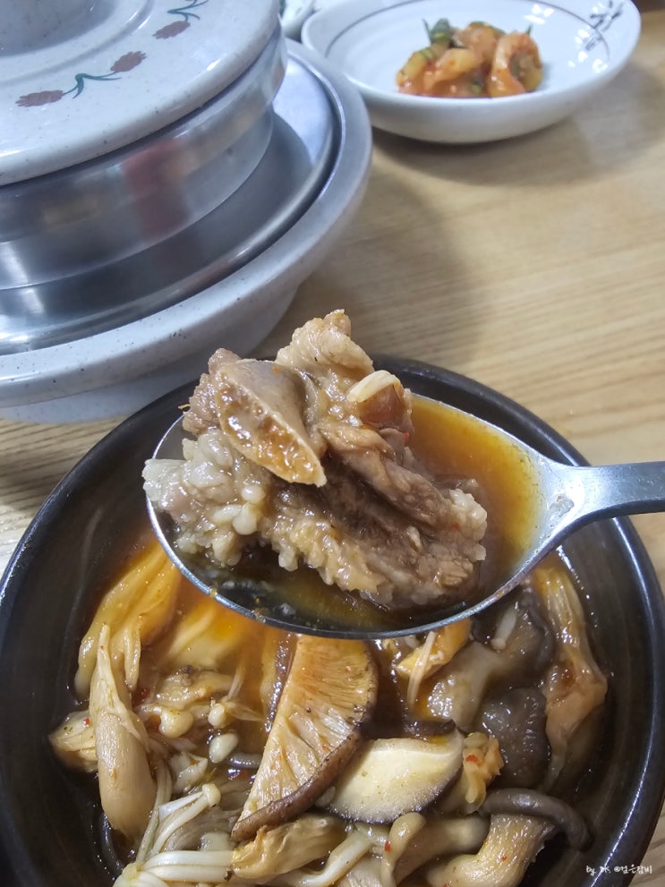  백덕산 근처 횡성군 안흥의 수니가든은 울대버섯전골로 유명해 현지인이 사랑하는 맛집이더라
