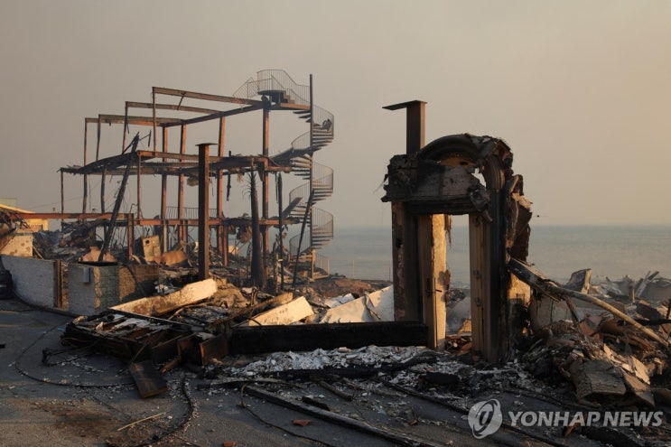 산불 급증에 보험사들 이미 대거 발뺐는데…LA화재 피해보장 막막 산불 급증에 보험사들 이미 대거 발뺐는데…LA화재 피해보장 막막