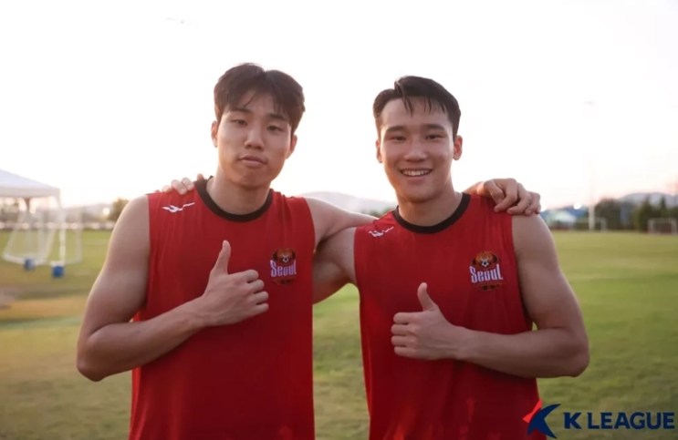 [서보원의 온 더 볼] '韓 최초 3<b>부자</b> 출전' 형 <b>이태석</b>이 동생... 