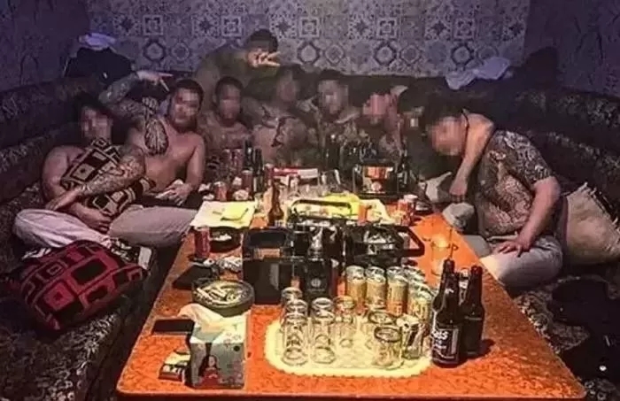 "요즘 감방 밥 맛있어"...SNS에서 문신·명품 과시하며 중학생까지 포....