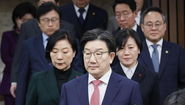 <b>트럼프</b> 측근 <b>매너포트</b> 비공개 방한, <b>홍준표</b> 권성동 등 만나