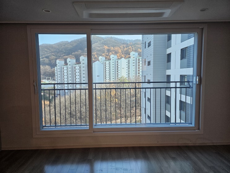  시흥 아파트 거실 썬팅 시공 사례 - 시선 차단, 햇빛 차단, 자외선 차단