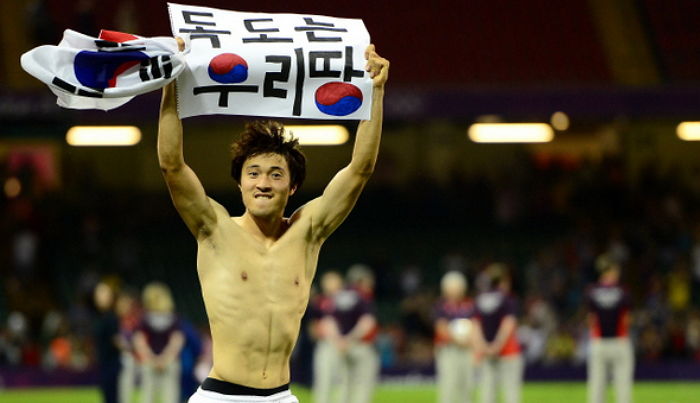 선수 '독도 세레머니' <b>징계</b>해놓고 '욱일기'는 눈감아주는 <b>FIFA</b>