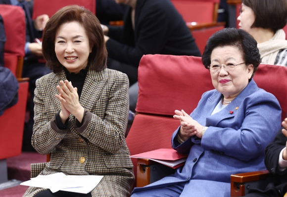 민주당 ‘<b>백골단</b> 논란’ <b>김민전</b> 의원 <b>제명</b> 추진…“제2의 내란”