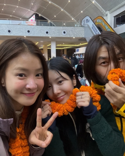 쓰러진 <b>노홍철</b>·코피 터진 <b>권은비</b> <b>히말라야</b>서 무슨 일 고산 왔다... 