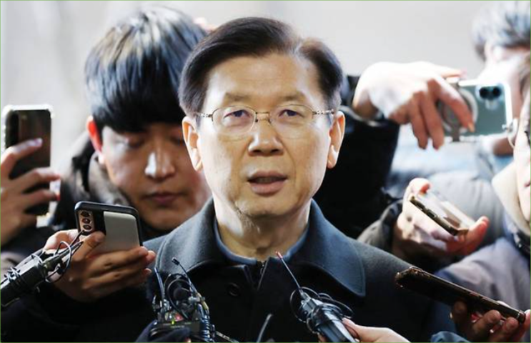 박종준 <b>경호처장 경찰</b> 3차 소환에 출석, 긴급체포 가능성