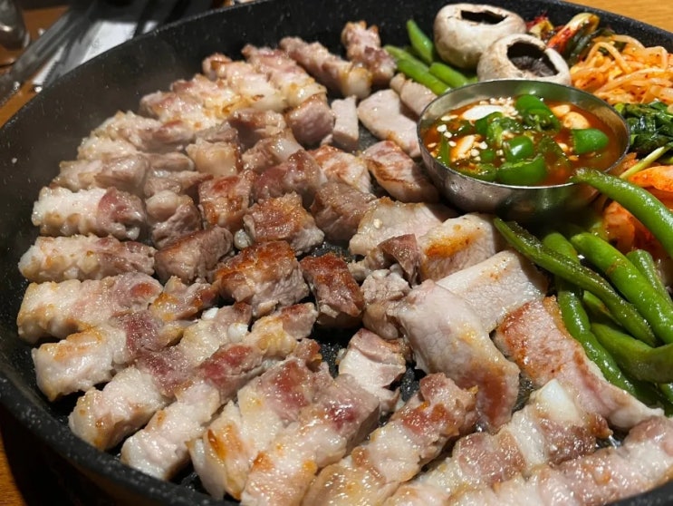  구미 인동 삼겹살 맛집 꽃돼지식당 후기 (구워주는 고기집)