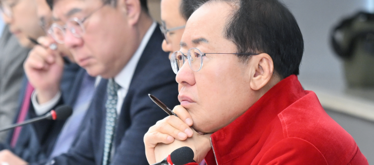 <b>홍준표</b> 대구시장 <b>트럼프 취임식</b> 초청! ... 대선 존재감, 지역에... 