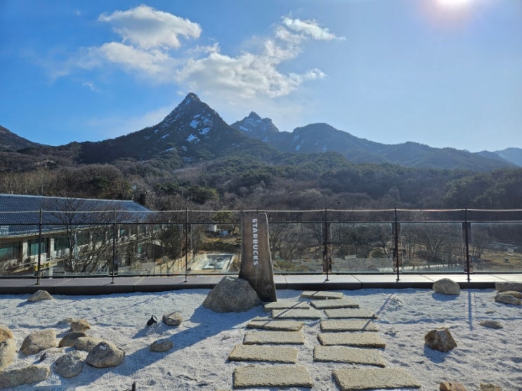 북한산이 보이는 뷰맛집 카페 스타벅스 THE북한산점