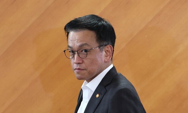 중립 가장한 <b>최상목</b>의 ‘<b>특검</b>법 여야 합의’…“<b>내란</b> 수괴... 