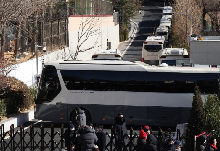 <b>경호처 직원</b> 춥고, <b>불안</b>합니다 명령이라 메시지 공개