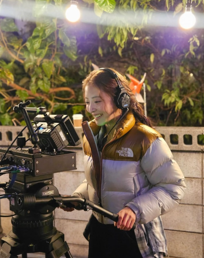  브라운과 민트의 색감이 예뻐서 여자들 사이에서 난리난 노스페이스 신상 눕시 여성 숏 패딩 코디 w. 이세영