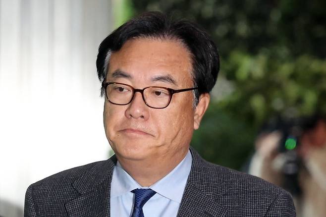 경찰, <b>정진석</b> 대통령 <b>비서실장</b> 피의자 신분 <b>조사</b>
