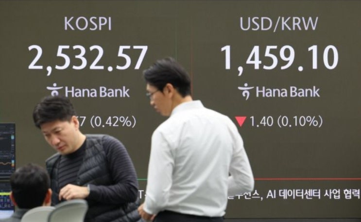  "한국은행, 경기 살릴까 환율 잡을까? 금리 인하 딜레마" : 추가 금리 인하 vs 동결