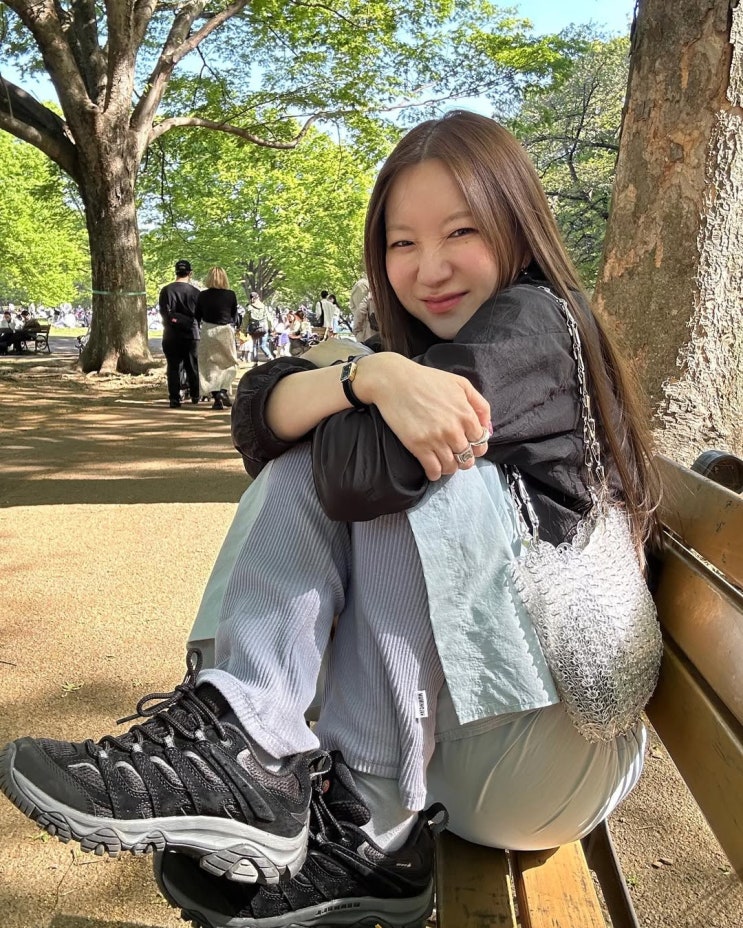  재론칭하면서 요즘 인기인 쿠션 좋은 발 편한 운동화로 여성들에게 인기인 머렐 여자 트레일 러닝화 추천 w. 오눅