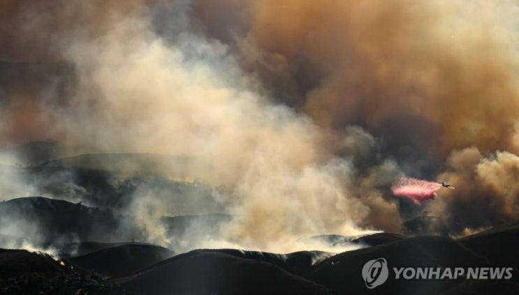 LA 산불 나흘째 서울시 ¼ 크기 면적 태워…88조원 손실 추정 LA 산불 나흘째 서울시 ¼ 크기 면적 태워…88조원 손실 추정