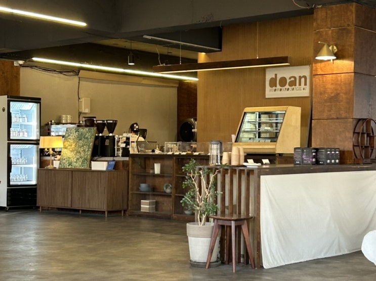 카페 도안(Cafe Doan) | 인계동 나혜석거리 뷰맛집 카페 모카 딥 추천/내돈내산