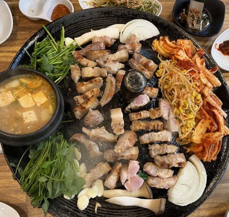  삼전동 고기맛집 솥뚜껑에 미나리까지, 유정아 솥뚜껑 오겹살 잠실직영점
