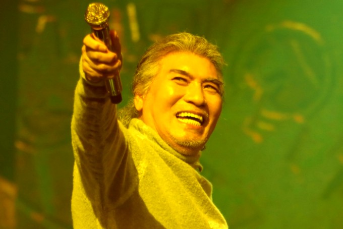 '가황' <b>나훈아</b>, <b>정치권</b> 작심 <b>비판</b>..."왼쪽은 잘했나?"·"정말... 