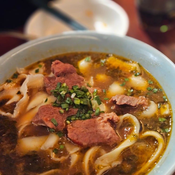  강남역 맛집 신논현 데이트 남소관 우육도삭면, 꿔바로우 쇼마이 미친놈 ..