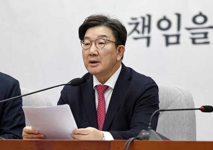 與 “민주, 尹체포 독전대 노릇”…野 “경호처 균열 시작, 체포 시간문제” 與 “민주, 尹체포 독전대 노릇”…野 “경호처 균열 시작, 체포 시간문제”