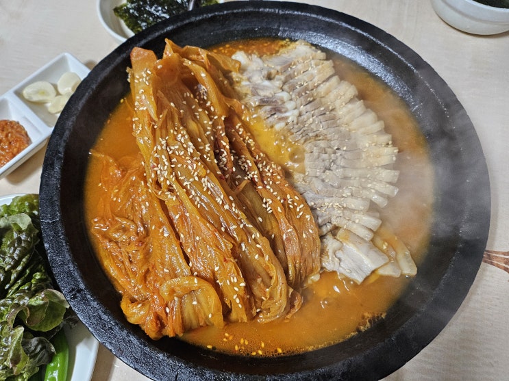  주택을 개량한 김치찜 전문점 진주 신안동 맛집 소나무집