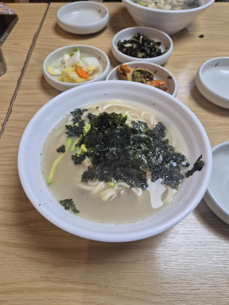  [서초구 서초동] 앵콜칼국수 (바지락과 깨와 김, 시원한데 고소하고 감칠맛 넘치는 누구나 만족할 미슐랭 예술의 전당 칼국수집)