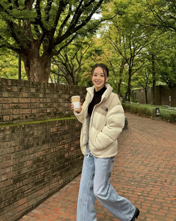  겨울과 색감이 어울리는 아이보리의 매력적인 여성 숏 패딩을 찾는다면? 손연재가 입은 노스페이스 눕시 어떰?