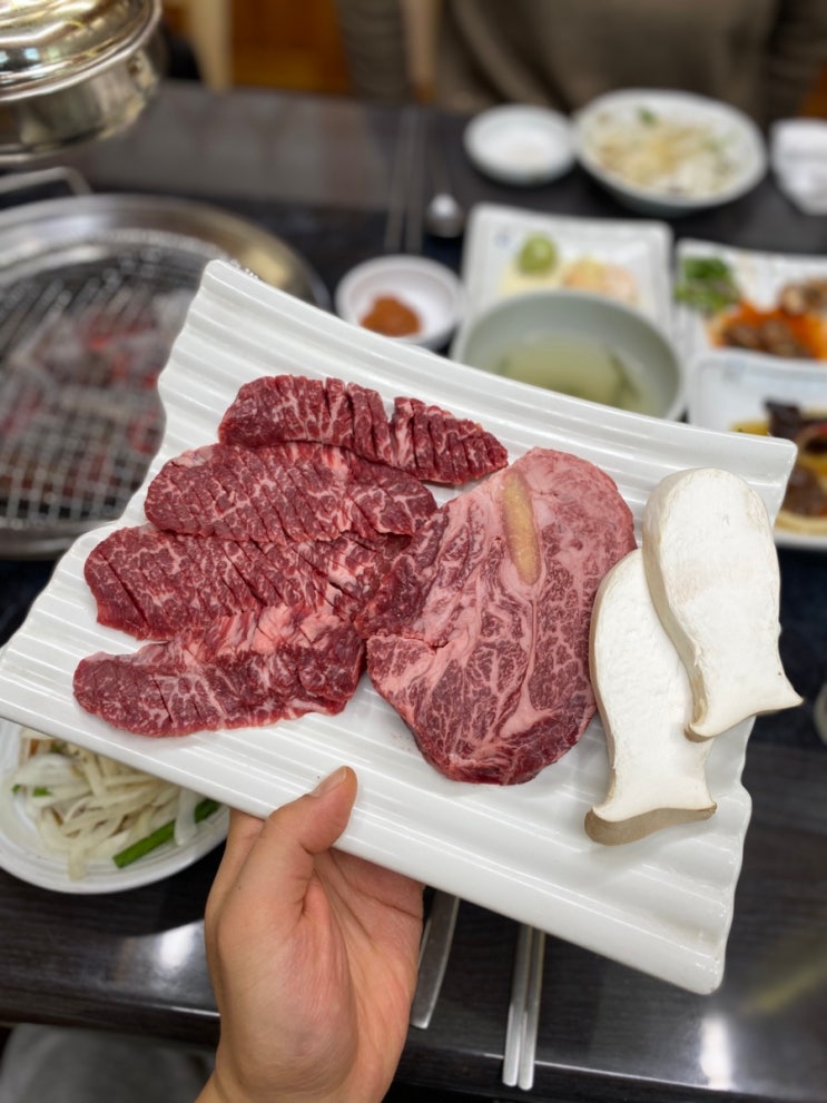  군산 행복한우 기념일 방문하기 좋은 수송동 한우 갈비살 꽃등심 군산고기집룸식당 주차장완비 질 좋은 소고기