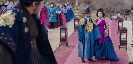 이후 <b>차주영</b>·<b>이현욱</b>, 위기의 <b>원경</b> 3회 철퇴 휘두른 <b>이성민</b>의... 