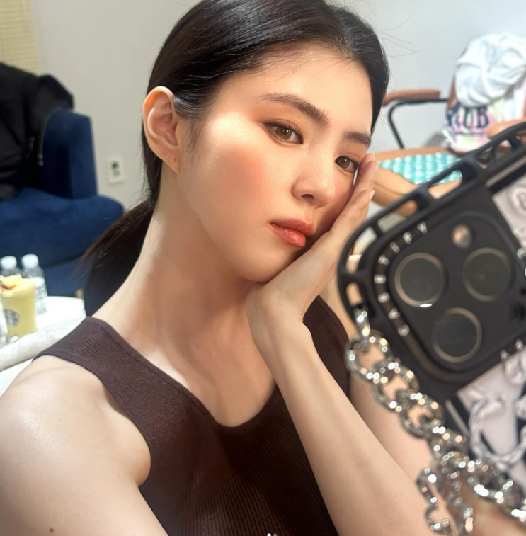 <b>한소희</b>, <b>블로그 재개</b>! 1년 만의 근황과 팬들을 향한 따뜻한 메시지