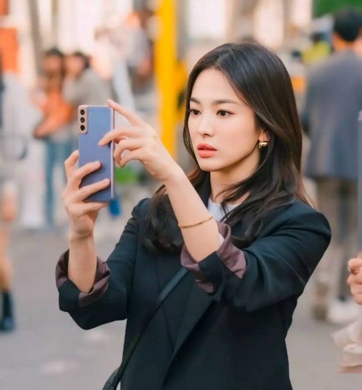 스타일리스트가 <b>송혜교</b> 문자받고 펑펑 운 이유.jpg (<b>미담</b> 화제)