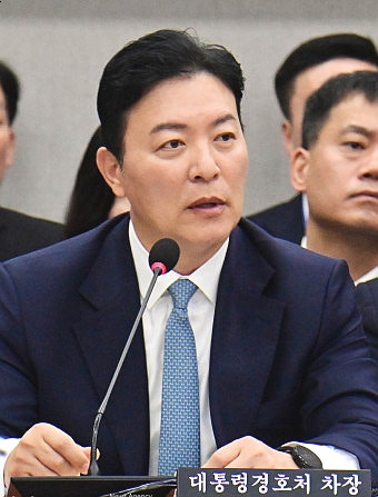 <b>경찰</b> 대통령 <b>경호</b>처장 직무대행 <b>김성훈 경호</b>처 <b>차장</b> 체포 영장... 