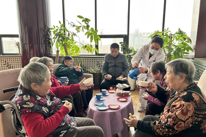 “연금 가입하느니 외식하고 쇼핑할래”...10년 안에 연금 고갈 된다는 ‘이 나라’ “연금 가입하느니 외식하고 쇼핑할래”...10년 안에 연금 고갈 된다는 ‘이 나라’
