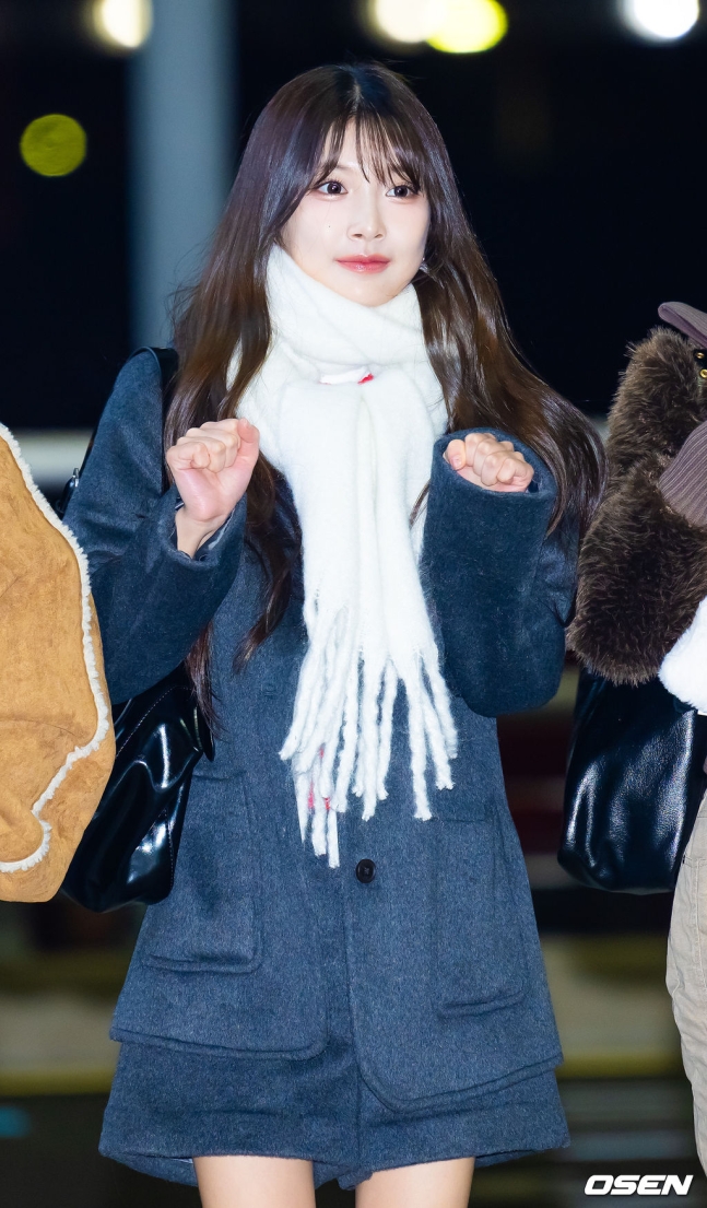 [사진]우아 민서,'강추위에 두 주먹 꾹'