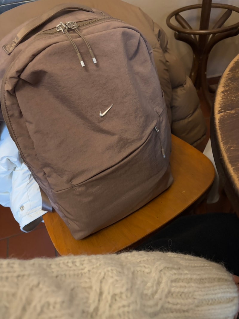 나이키 아우라 백팩 (브라운) 추천 / NIKE: aura backpack (brown)