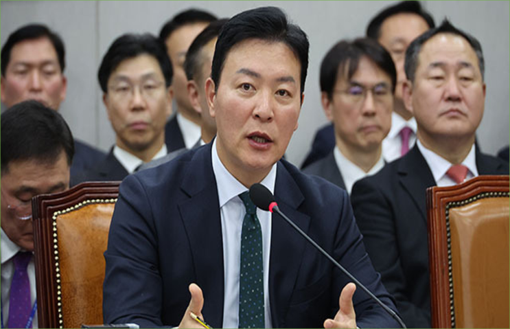 <b>경찰</b>이 <b>김성훈</b> 대통령경호처 차장 <b>체포</b>영장 신청