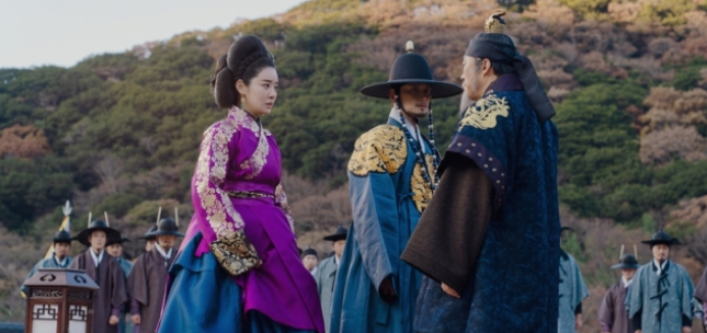 위기 속 피의 대립…<b>이성민</b> 철퇴 앞에서 살아남을까 (<b>원경</b>)