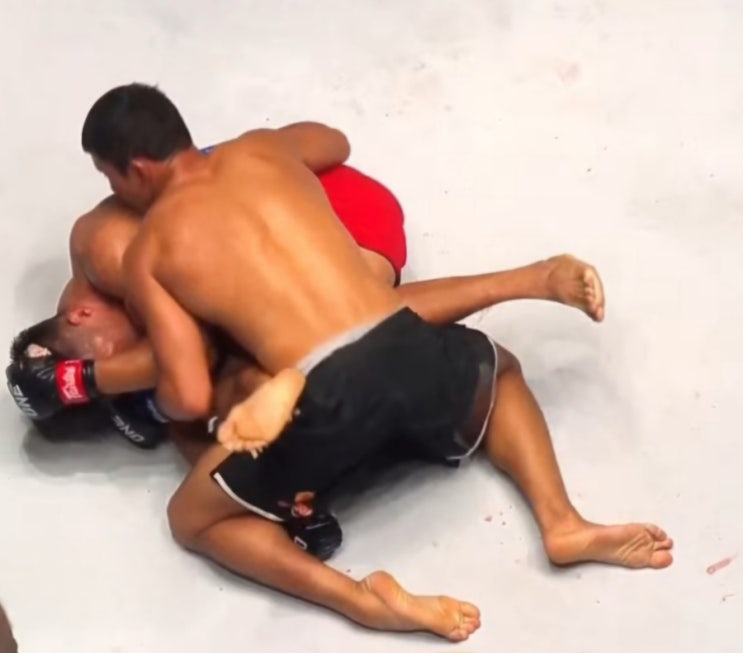  [원챔피언십] 'MMA 페더급 랭킹 5위' Akbar Abdullaev, '페더급 MMA 챔피언' Tang Kai 상대로 승리