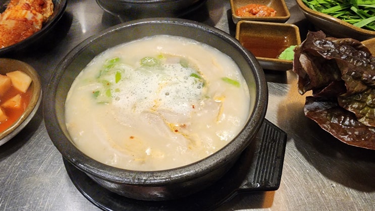  수변최고돼지국밥 민락본점 언제먹어도 든든한 한끼