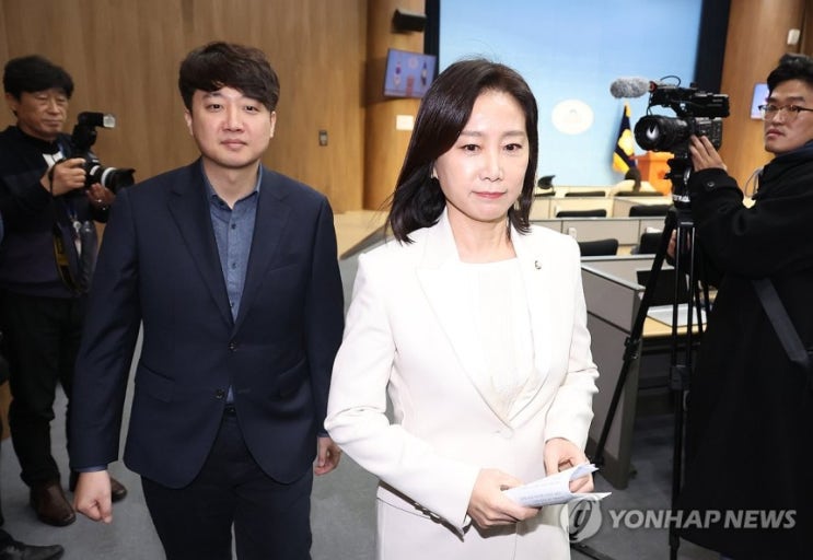 <b>허은아</b> "<b>이준석 상왕정치</b>" 李 "망상 버려라"…진흙탕 내홍(종합)... 