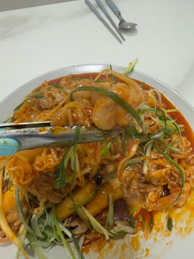  부평배달맛집 제육볶이 돼지와 라면의 환상의 궁합!