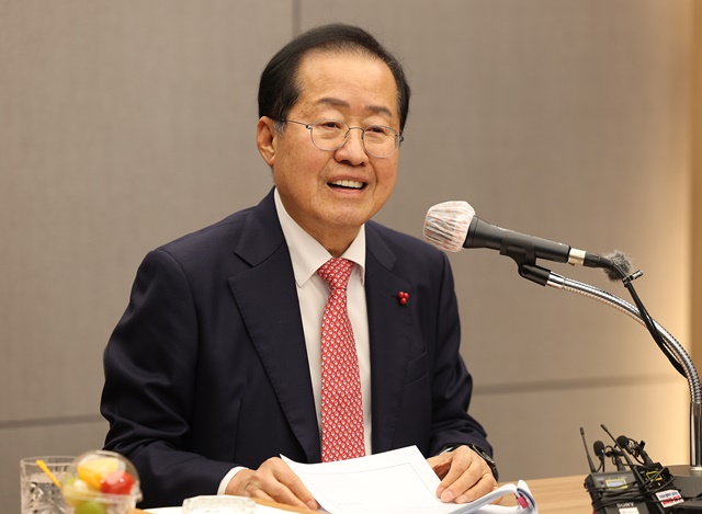 <b>홍준표</b> “<b>정권교체</b> 원한다고 <b>이재명</b> <b>교체</b> 원하지 않아”