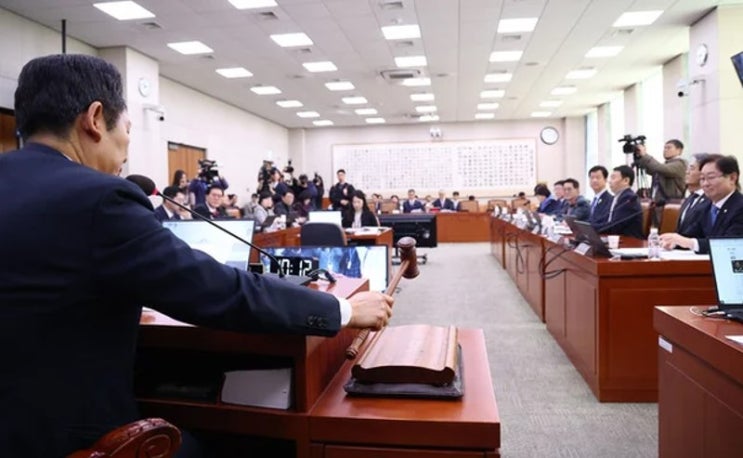 '<b>내란 특검법</b>' <b>법사위</b> 전체회의서 야당 주도 <b>통과</b>