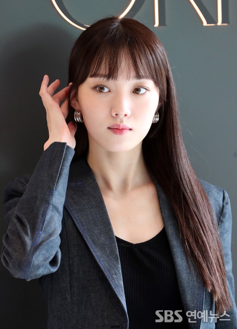 Actress Lee Sung-kyung: An Actress Who Shines in Various Works