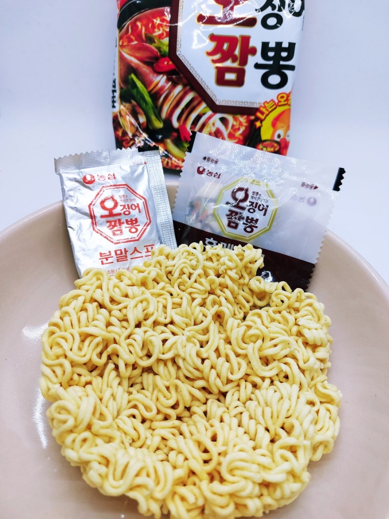 농심 오징어짬뽕 라면(홍합과 표고버섯넣으면 더 맛있음)