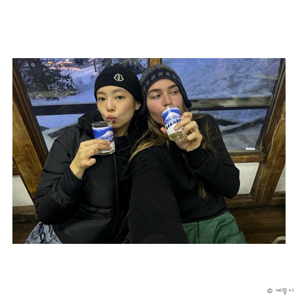 제니 근황! 스키복으로 선택한 몽클레어 숏패딩 얼마?
