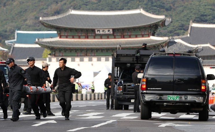 "<b>청와대</b>에 <b>폭탄</b> 설치" 법으로 본 워마드의 '거짓말'