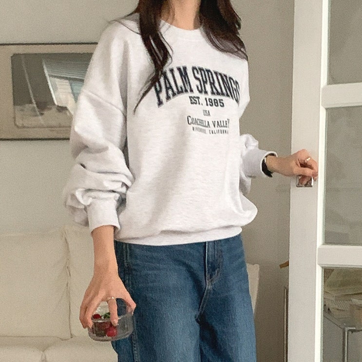  여자 간절기 필수템  루즈핏 쭈리 영문 나염 맨투맨 긴팔 티셔츠 추천!